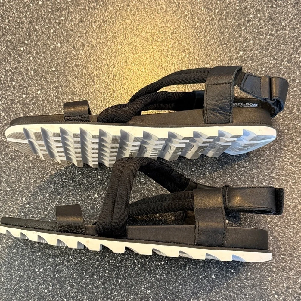 Sorel Black Roaming Decon Black Leather Sandals - size 7